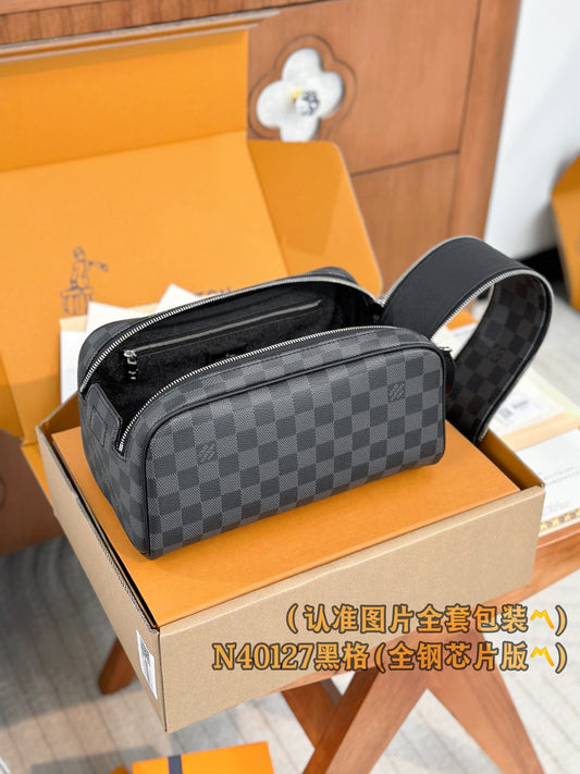 路L家-N40127  Dopp梳洗包-黑色格子