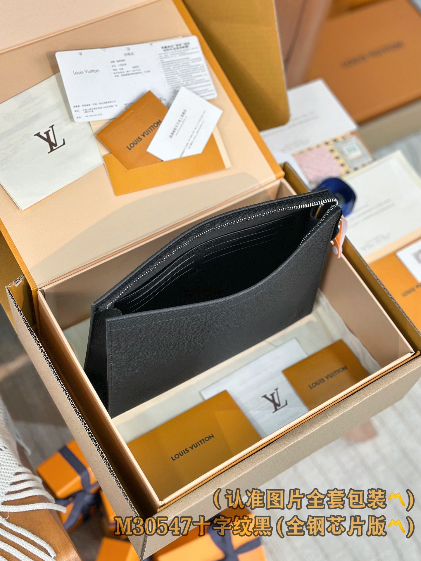 路L家-M30547 Pochette Voyage中型十字紋-手提包