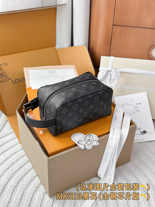 路L家-M83113 LOCKER DOPP KIT盥洗包-黑色老花