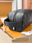 路L家-M83113 LOCKER DOPP KIT盥洗包-黑色老花