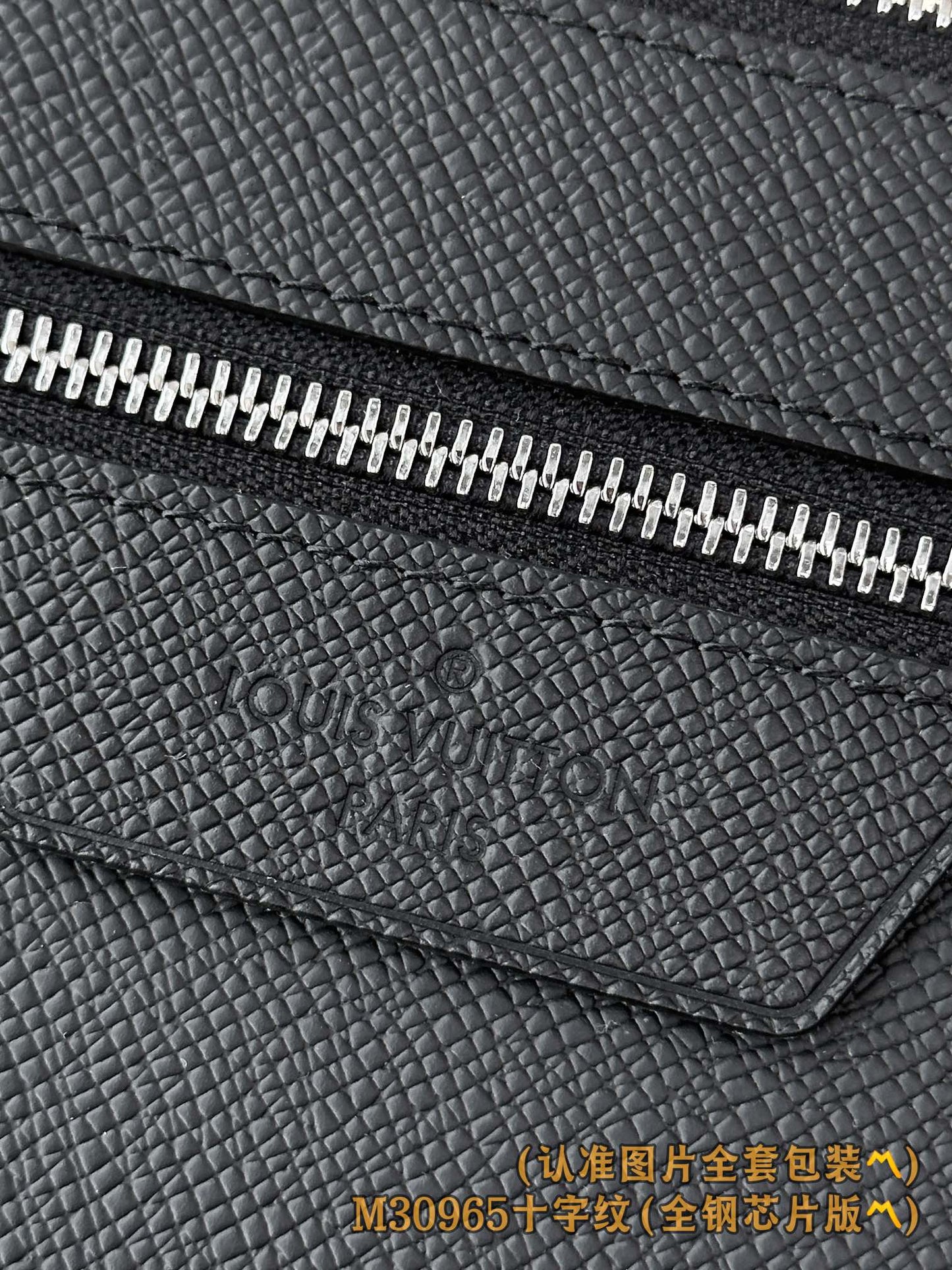 路L家-M30965-Pochette 24H手拿包 大號-黑色十字紋