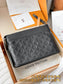路L家-M8254 Pochette Voyage Souple-新壓紋 黑色