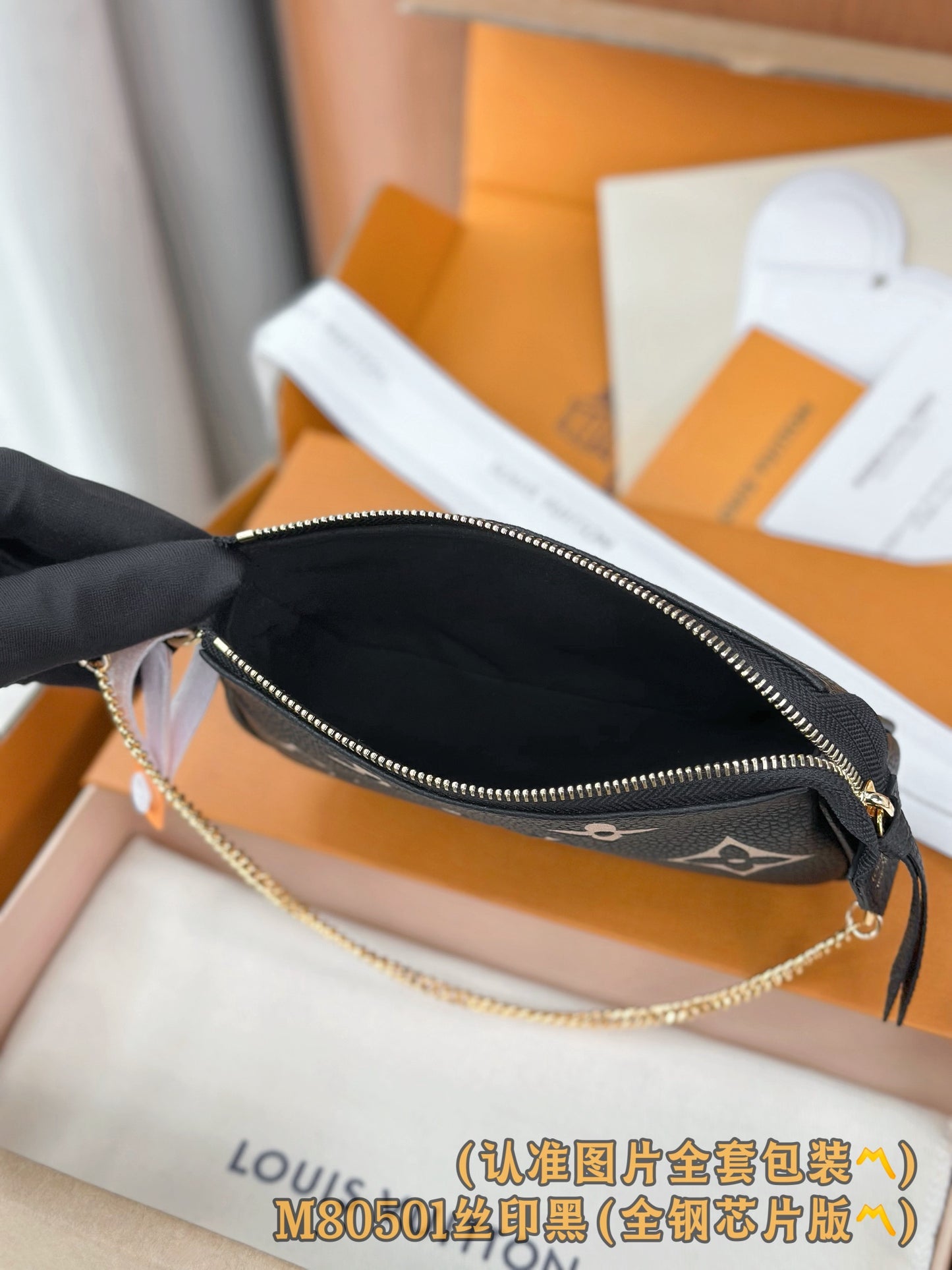 路L家-M80501 By The Pool-黑色絲印