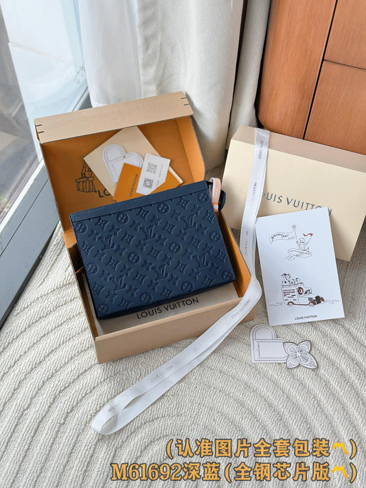 路L家-M61692 Pochette To-Go中型手袋-深藍色