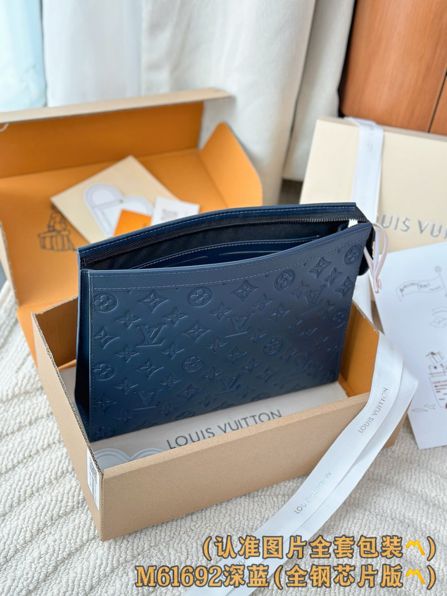 路L家-M61692 Pochette To-Go中型手袋-深藍色