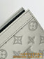 路L家-M61692 Pochette To-Go中型手袋-冰灰