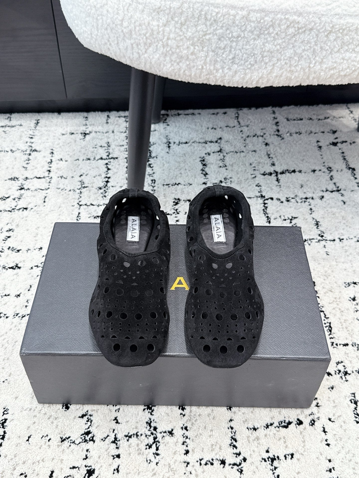 Ala-260707法式洞洞鞋 黑色