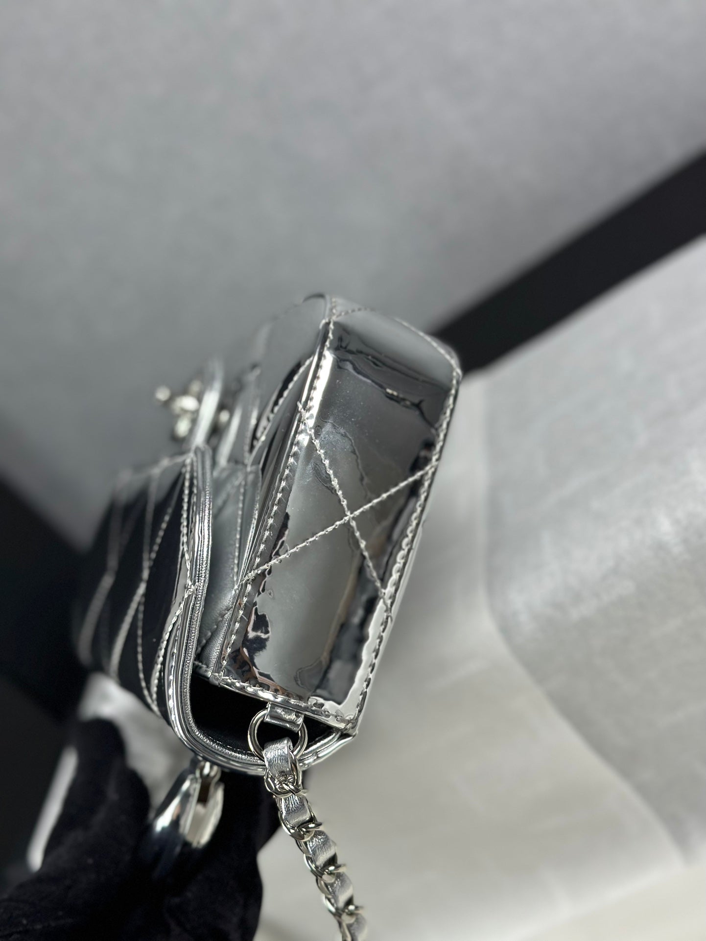 小香家-25k秀款 銀色漆皮手柄口蓋包