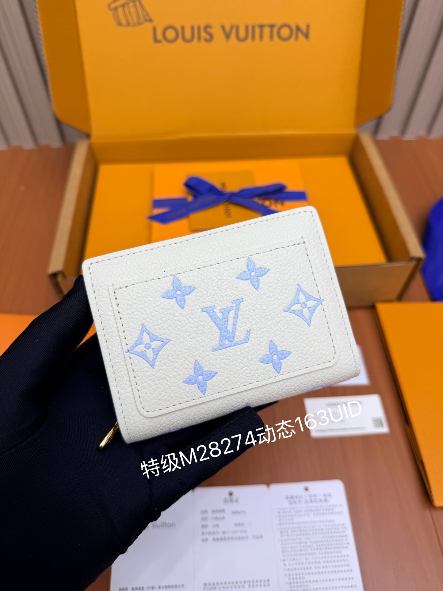路L家-M28274 短夾錢包 白藍色