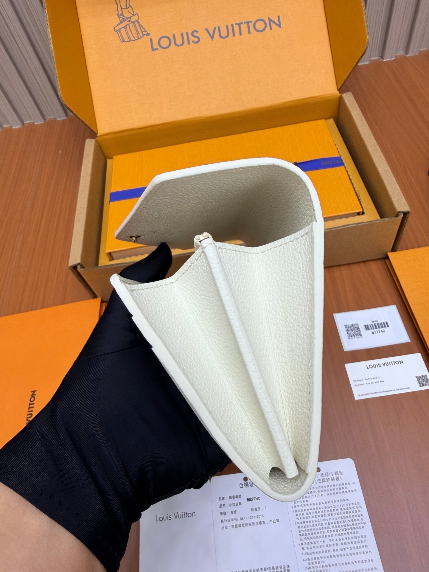 路L家-M27740 信封長夾錢包 白綠色