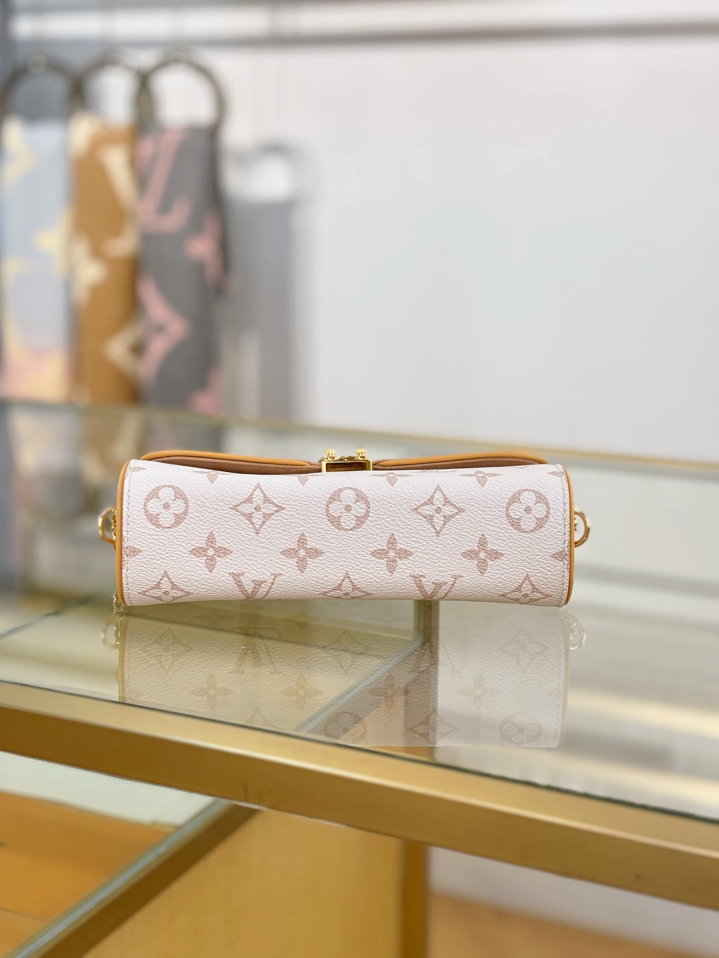 路L家-M26583 POCHETTE CAMILLE手袋包-白色老花