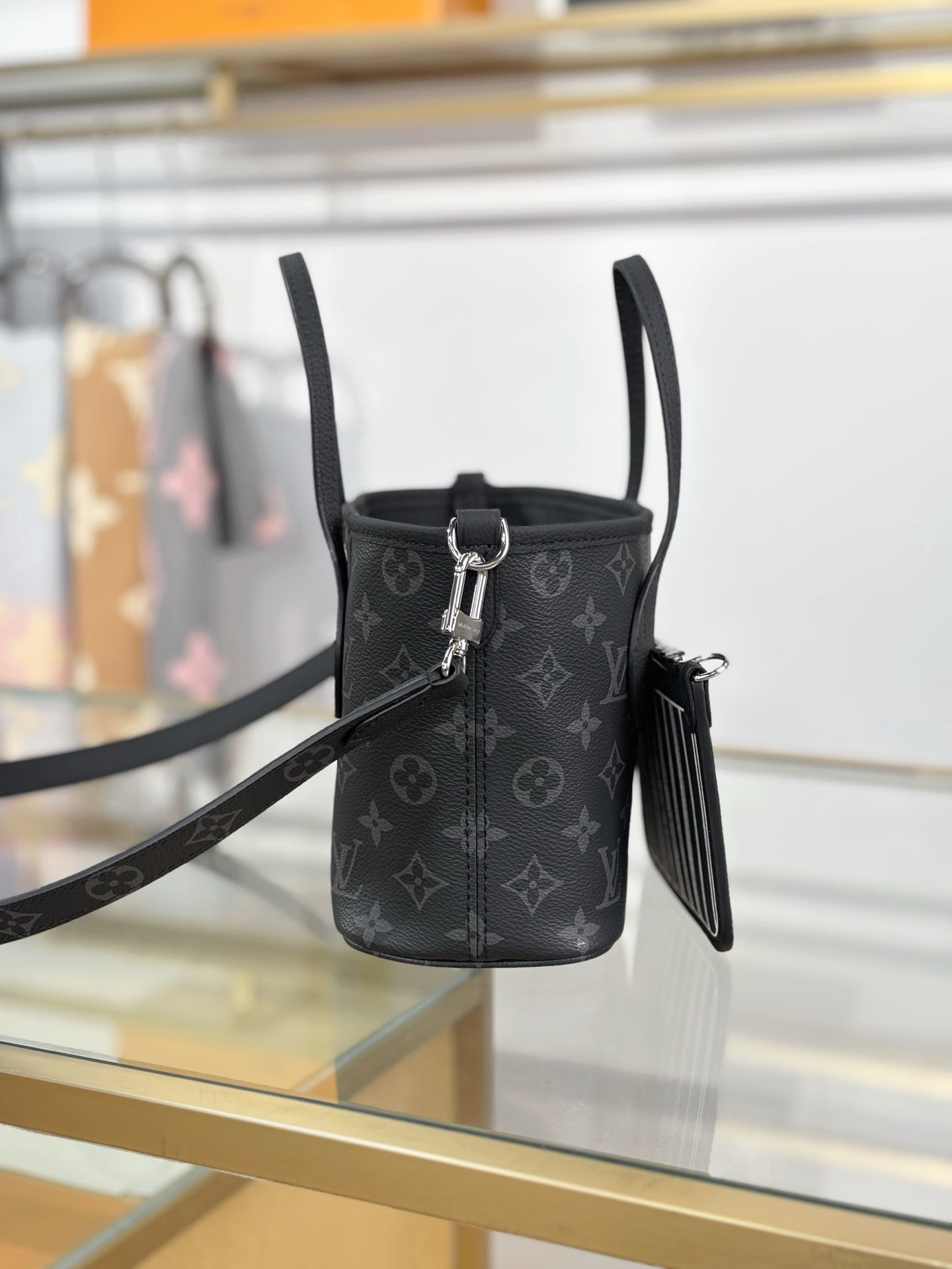 路L家-M15210 NEVERFULL INSIDE OUT BB手袋-黑花