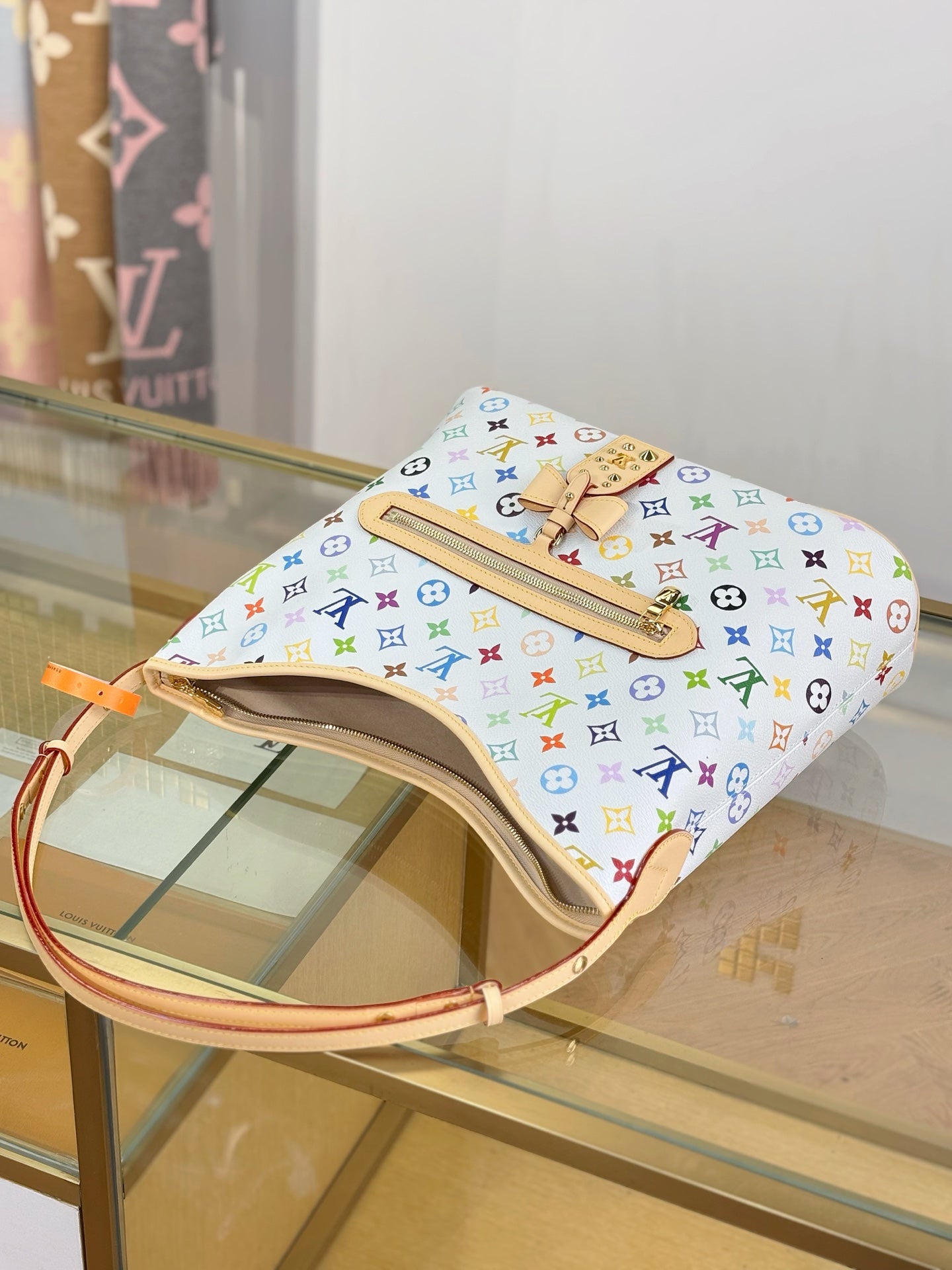 路L家-M27582 TM LINEUP 手袋 白彩
