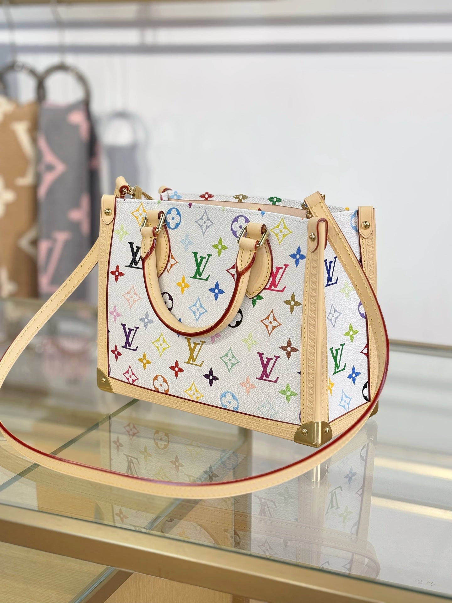 路L家-M27580 TM ONTHEGO 小號手袋 白彩