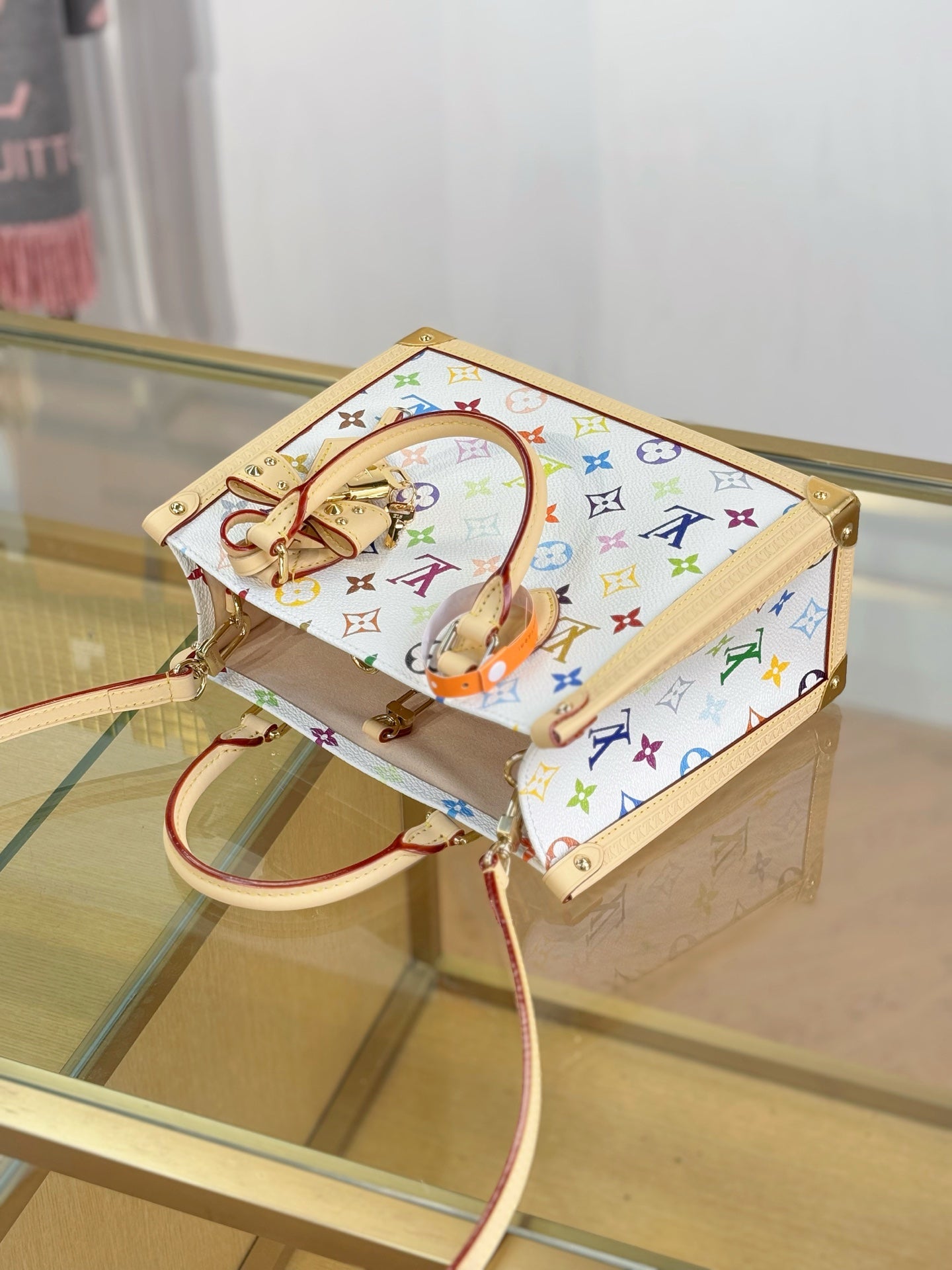 路L家-M27580 TM ONTHEGO 小號手袋 白彩