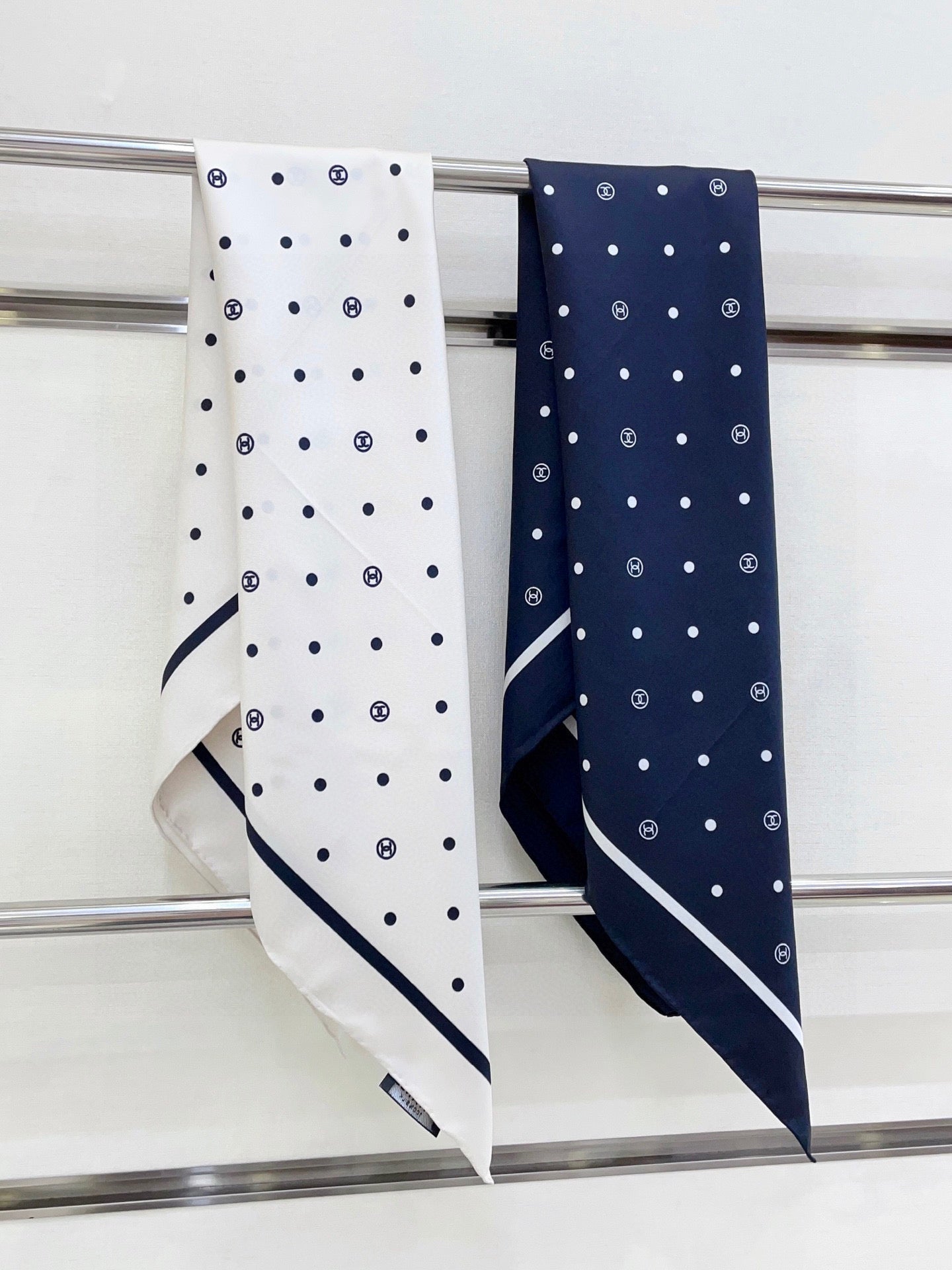 小香家-18姆米雙面同色 90x90cm 100%斜紋真絲