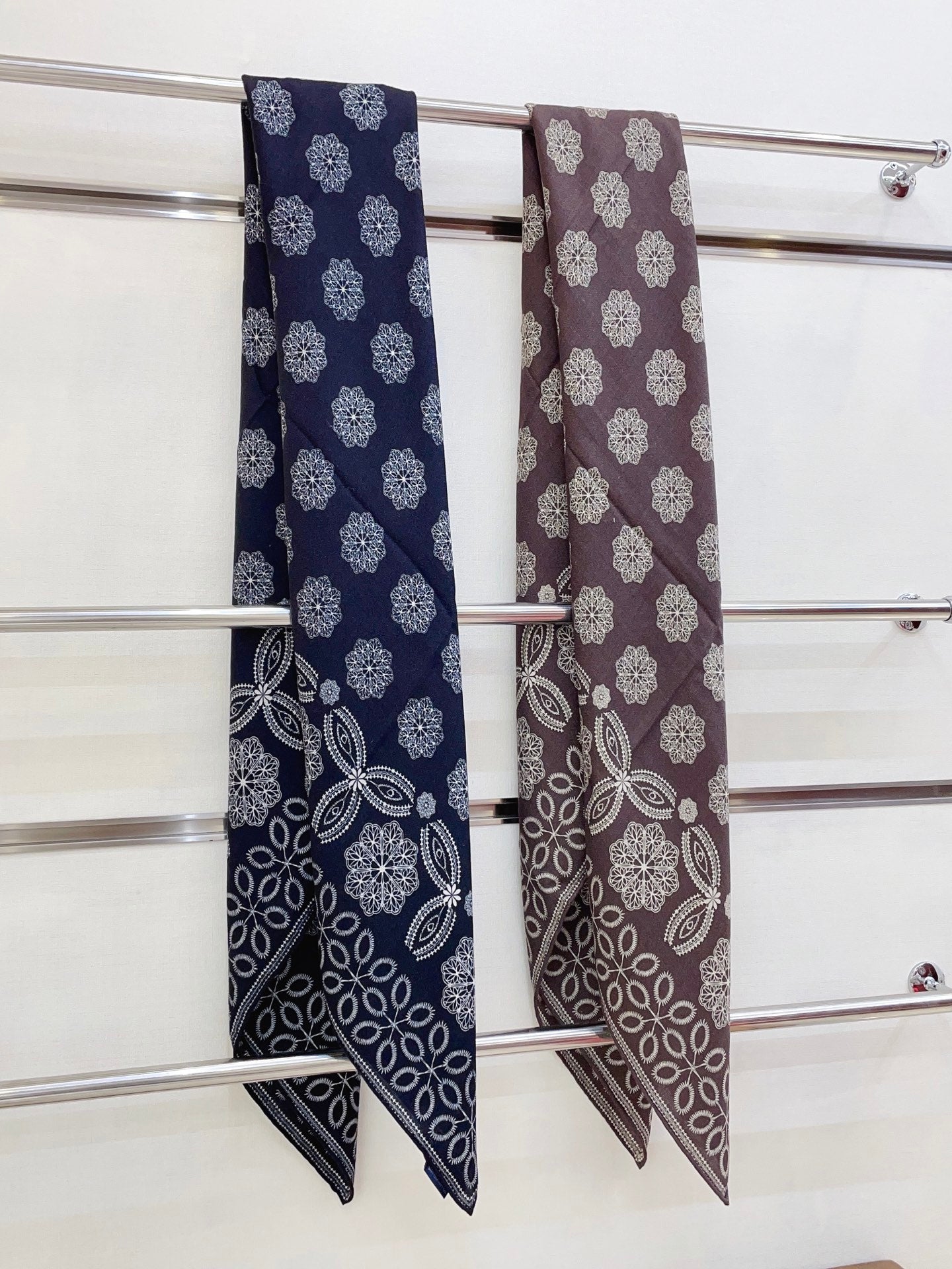 L-Piana-雙面同色羊絨方巾 140cm*140cm 70%羊絨+30％真絲