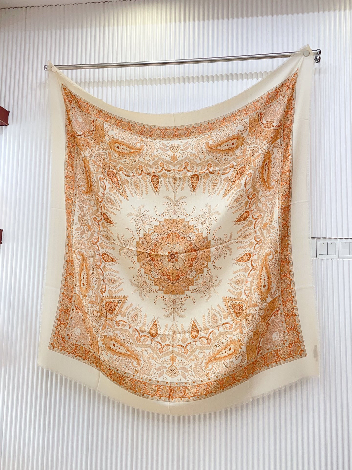 L-Piana- 羊絨肌理紋圍巾 140*140cm 70%羊絨+30%真絲
