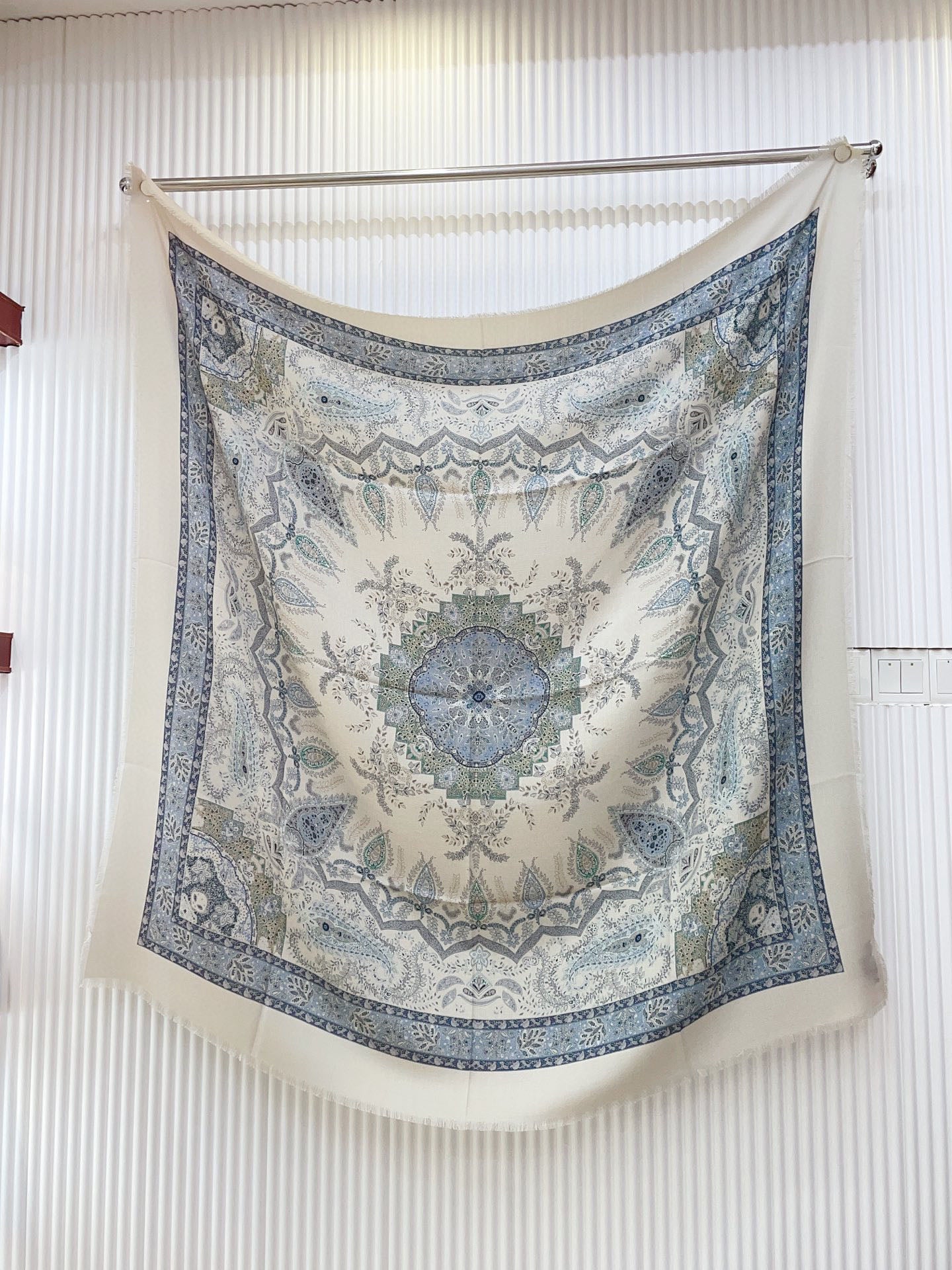 L-Piana-肌理紋羊絨圍巾 140*140cm 70%羊絨30%真絲