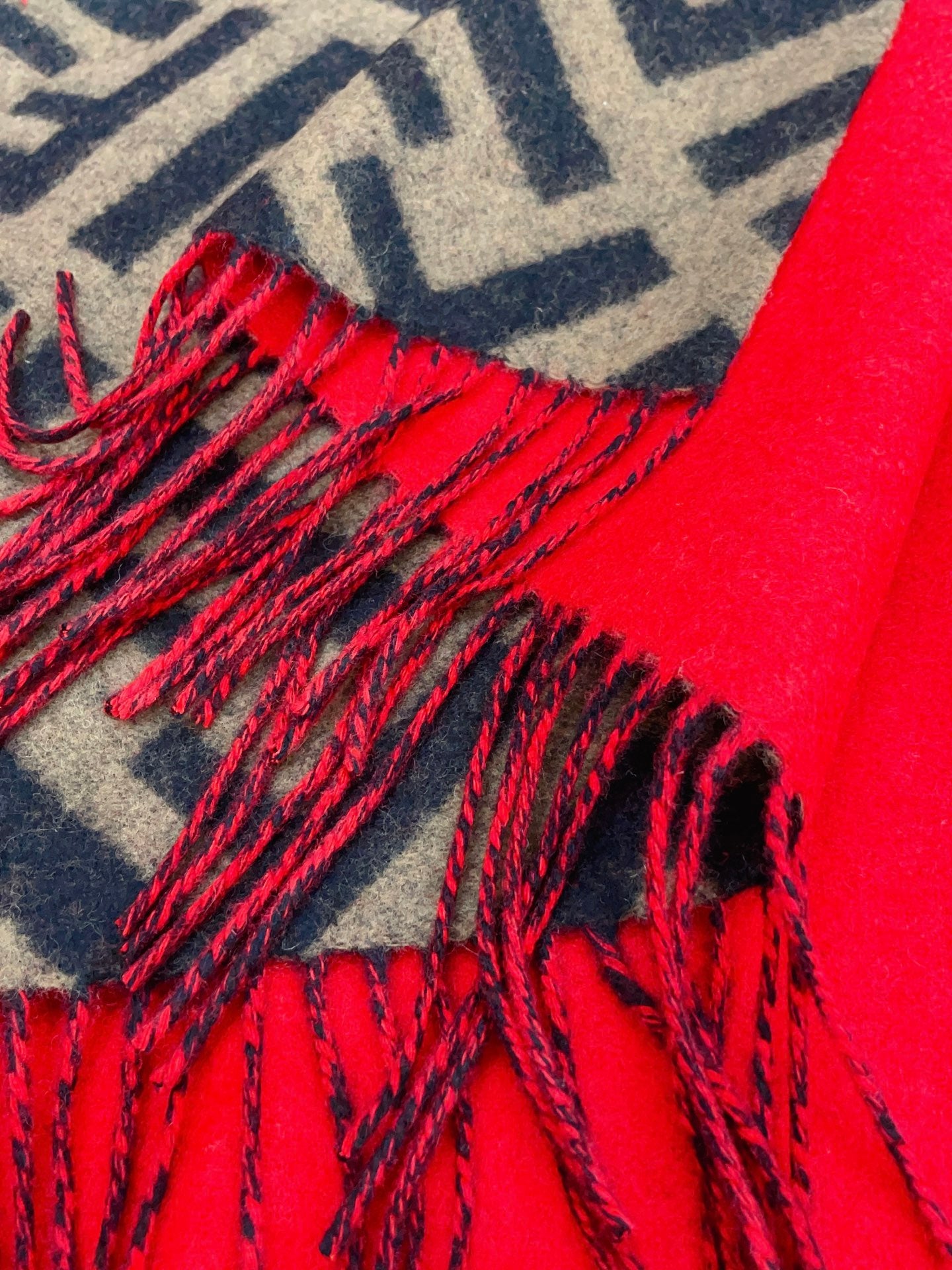 芬F家-重磅FF字母元素 羊毛斗篷-均碼