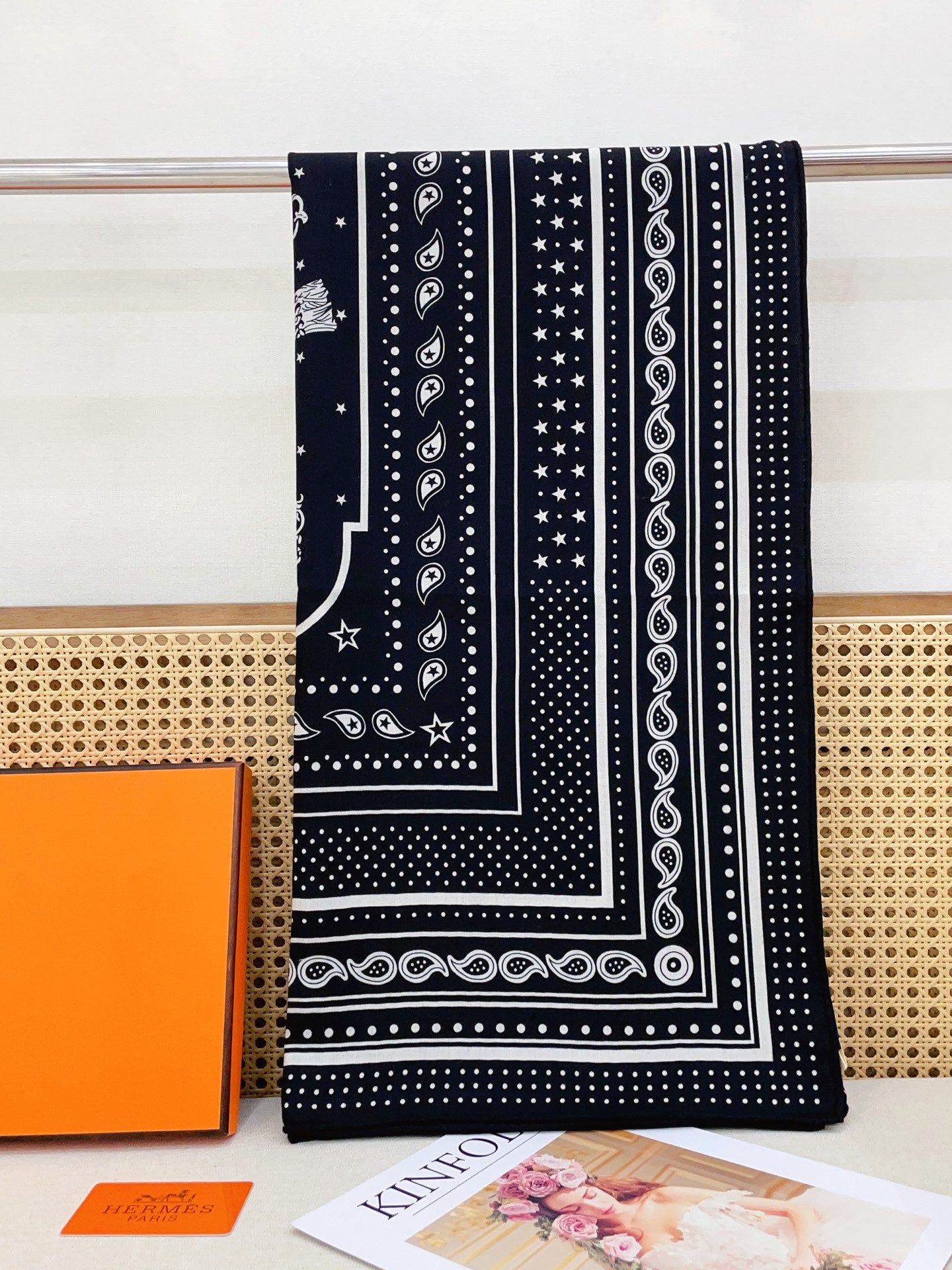 小愛款-雙面同色絲毛 140cm*140cm 羊絨方巾