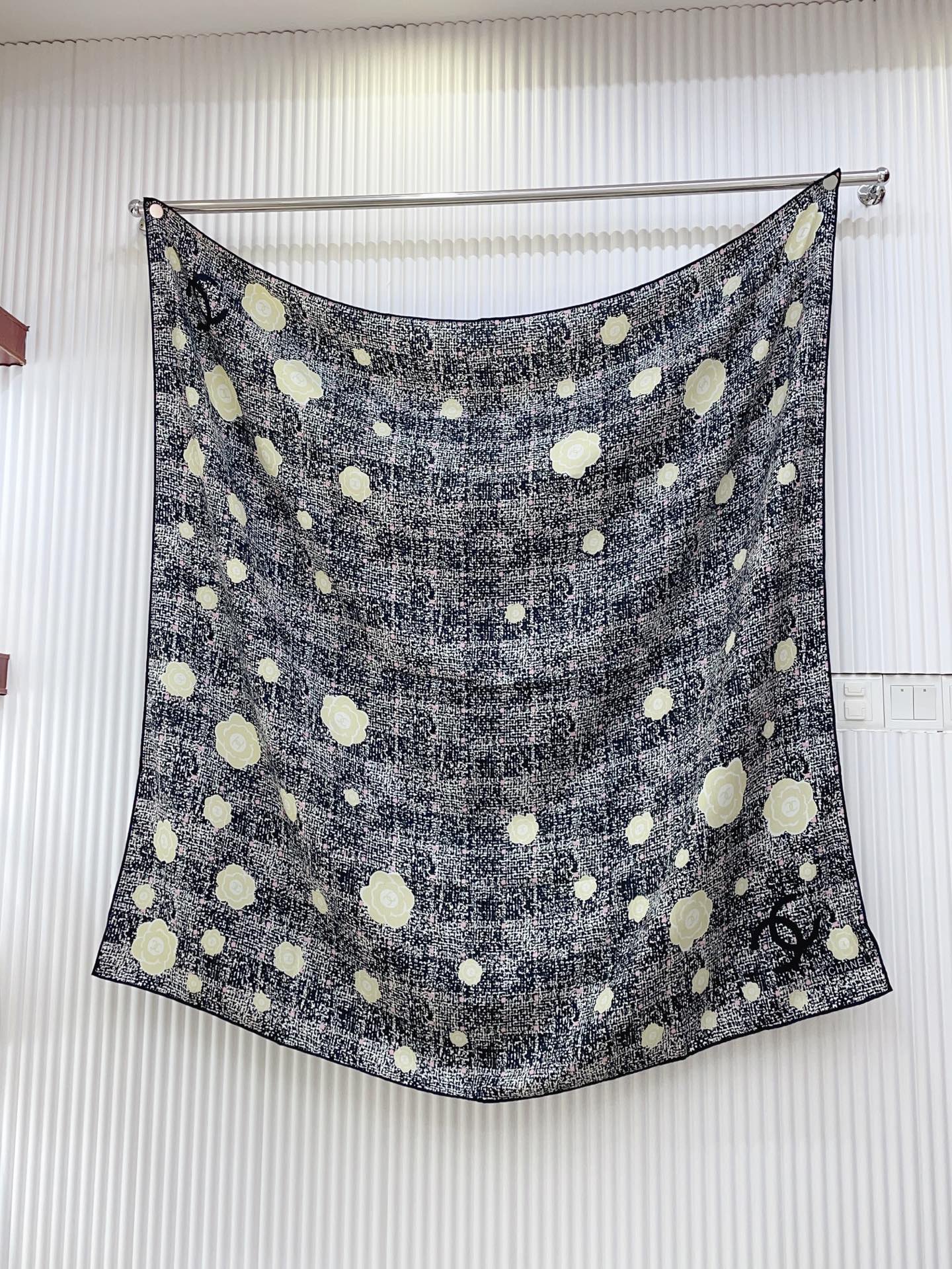 小香家-雙面同色絲毛 140*140cm 羊絨方巾