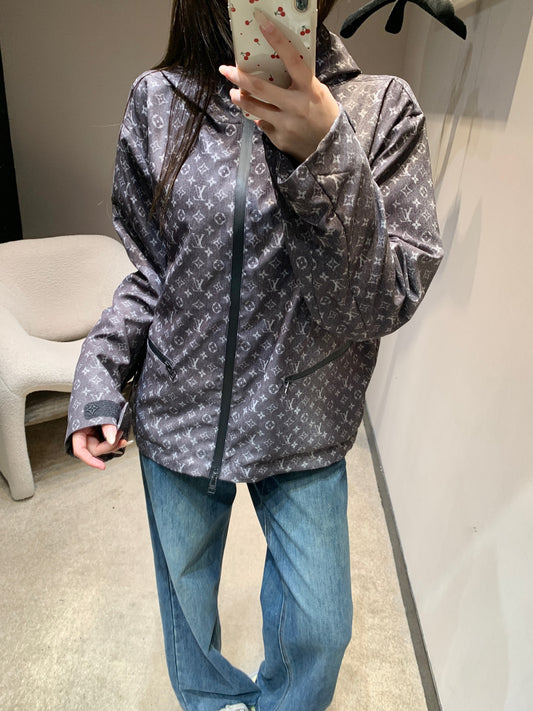 路L家-26新款老花印花連帽風衣外套 灰色