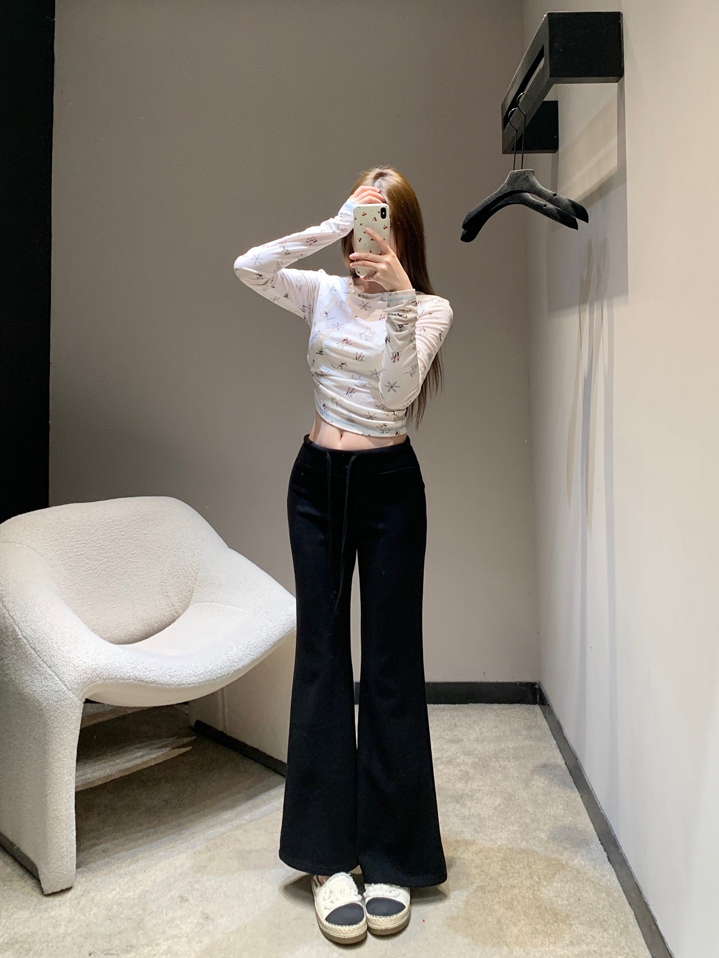 羅L家-26SS極簡美學微喇休閒褲