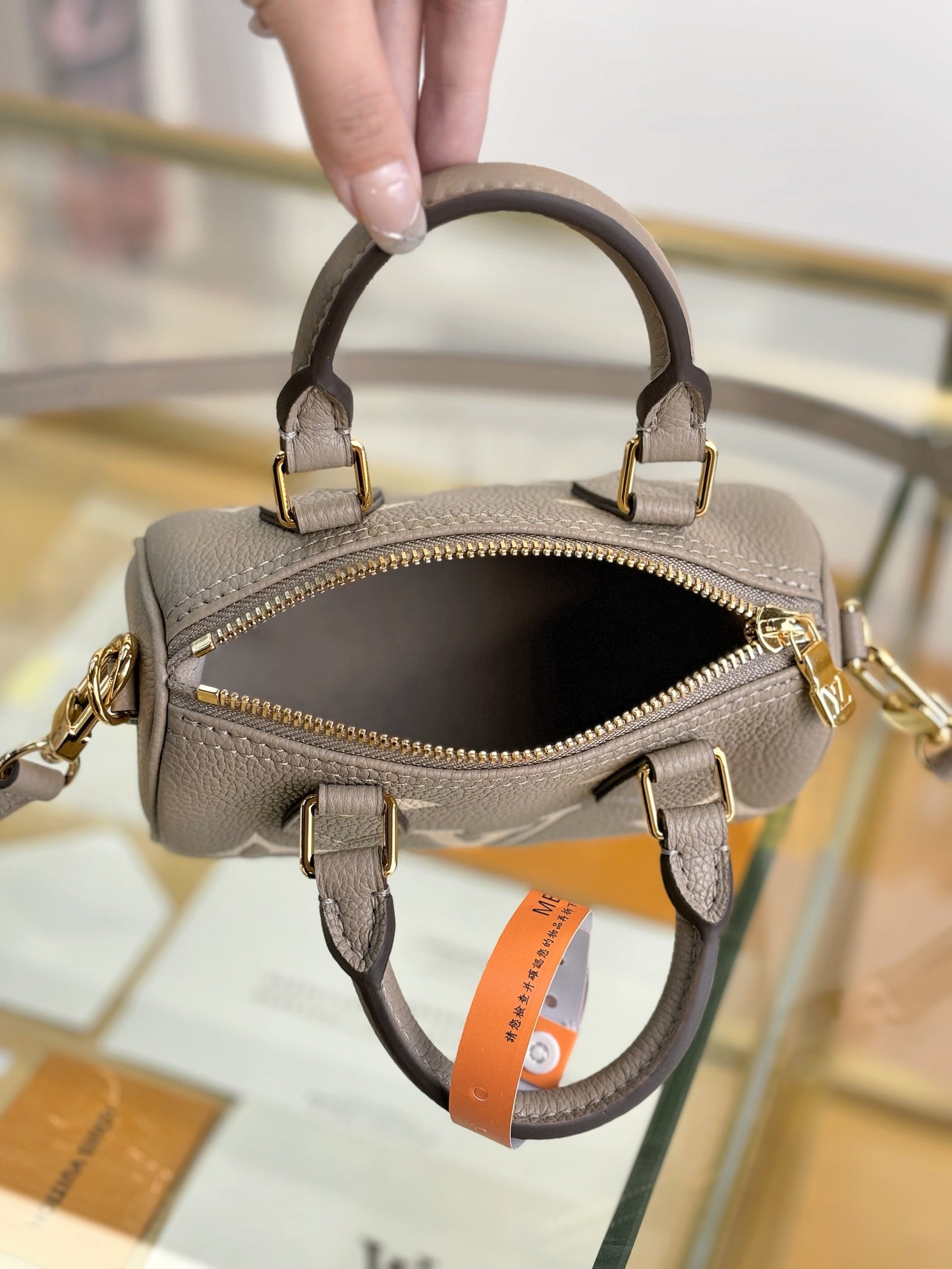 路L家-M82890 NANO SPEEDY 手袋-灰色