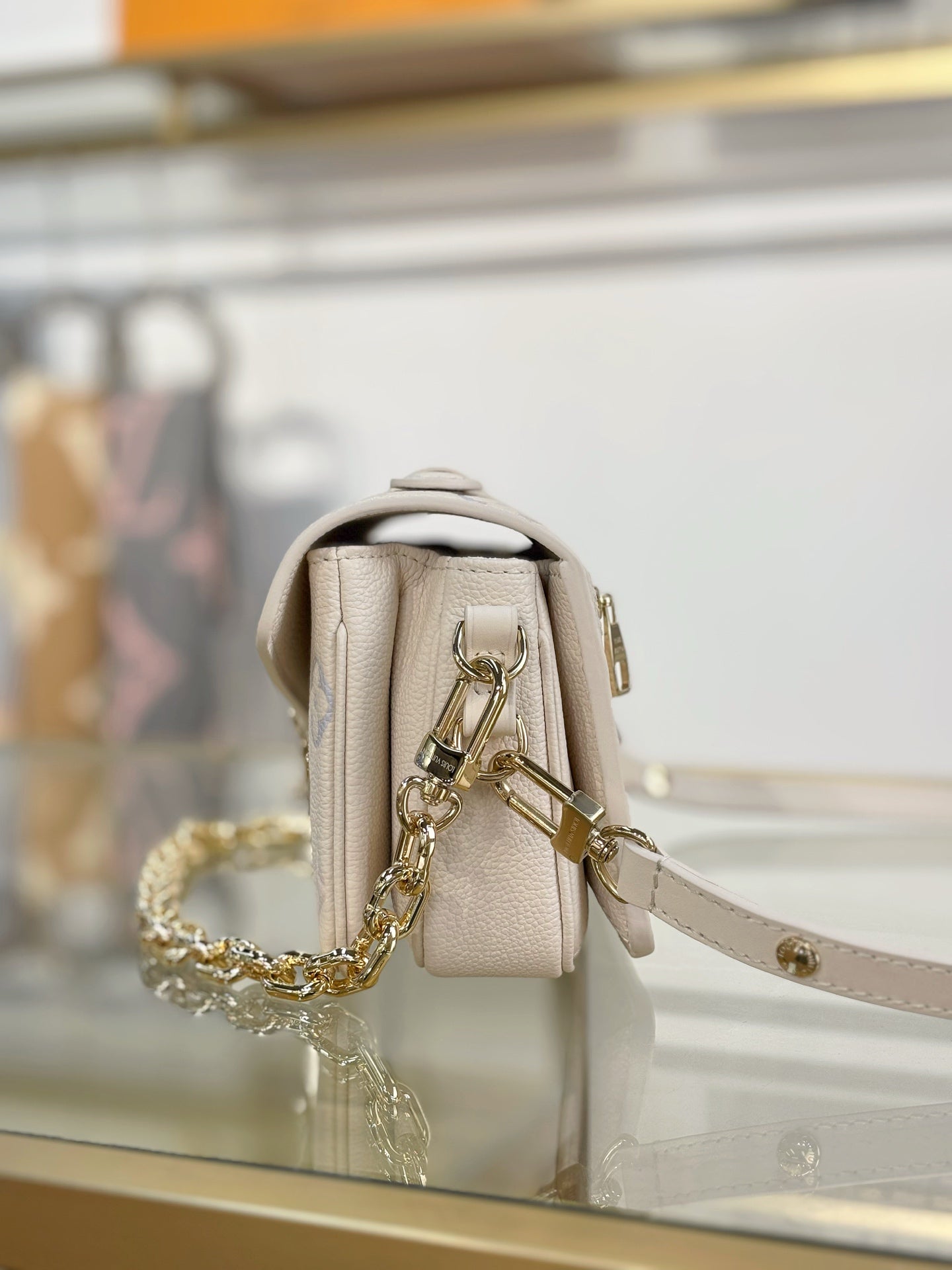 路L家-M25682 POCHETTE MÉTIS EAST WEST 手袋包-