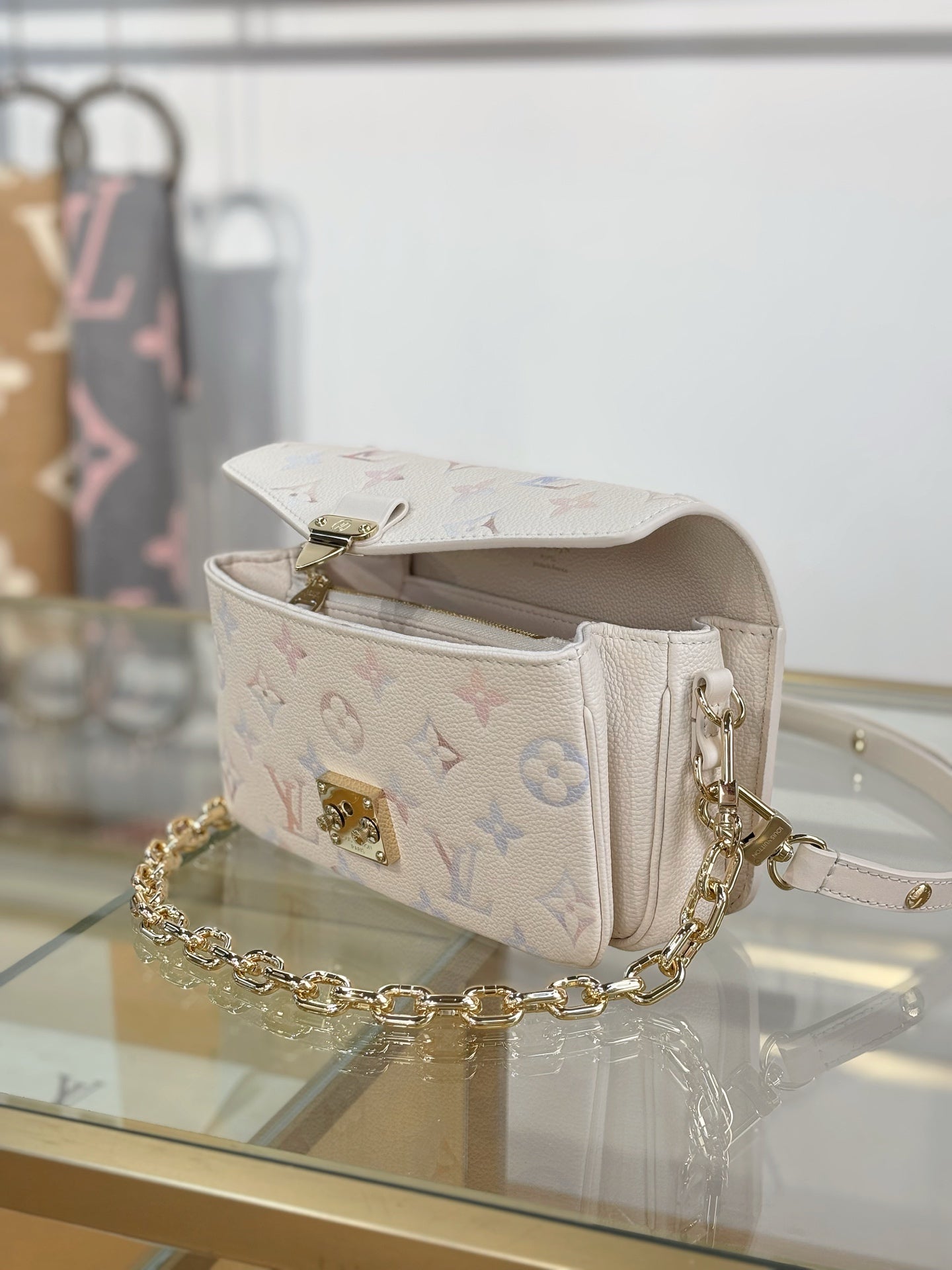 路L家-M25682 POCHETTE MÉTIS EAST WEST 手袋包-