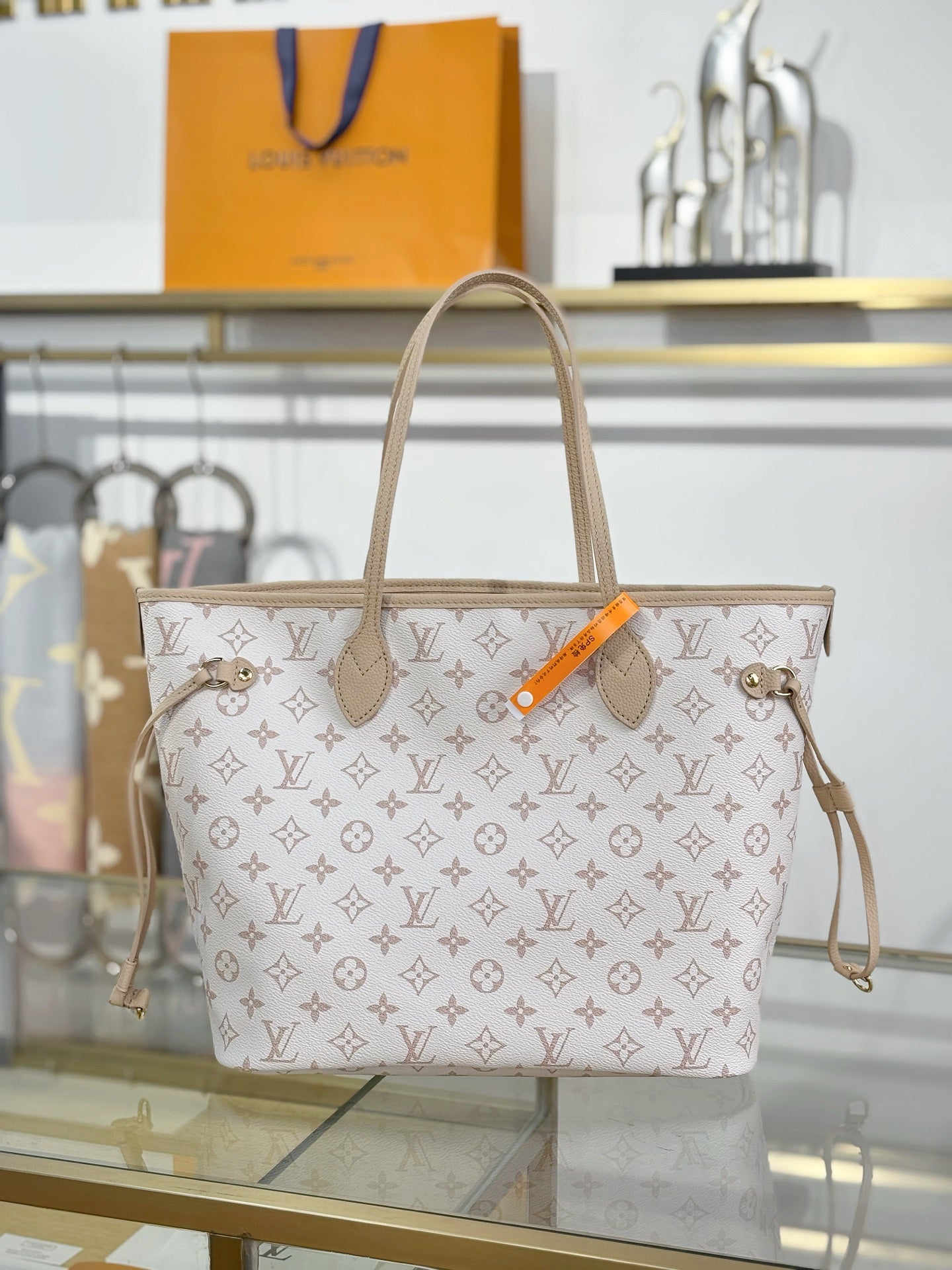 路L家-M25665 NEVERFULL INSIDE OUT中型手袋-白花