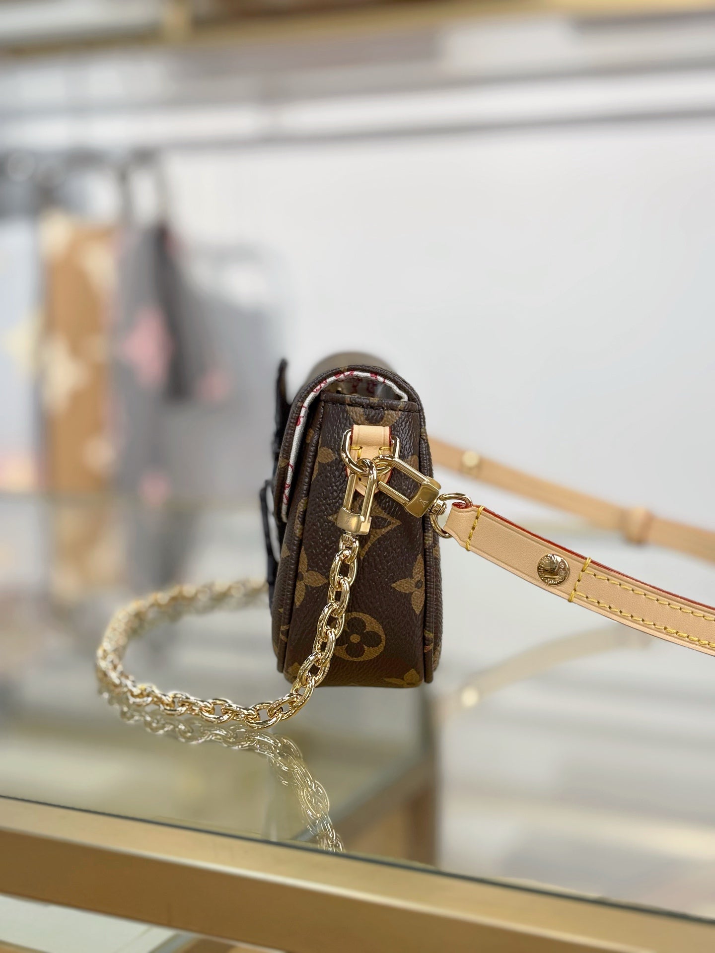 路L家-M15148 WALLET ON CHAIN IVY手袋