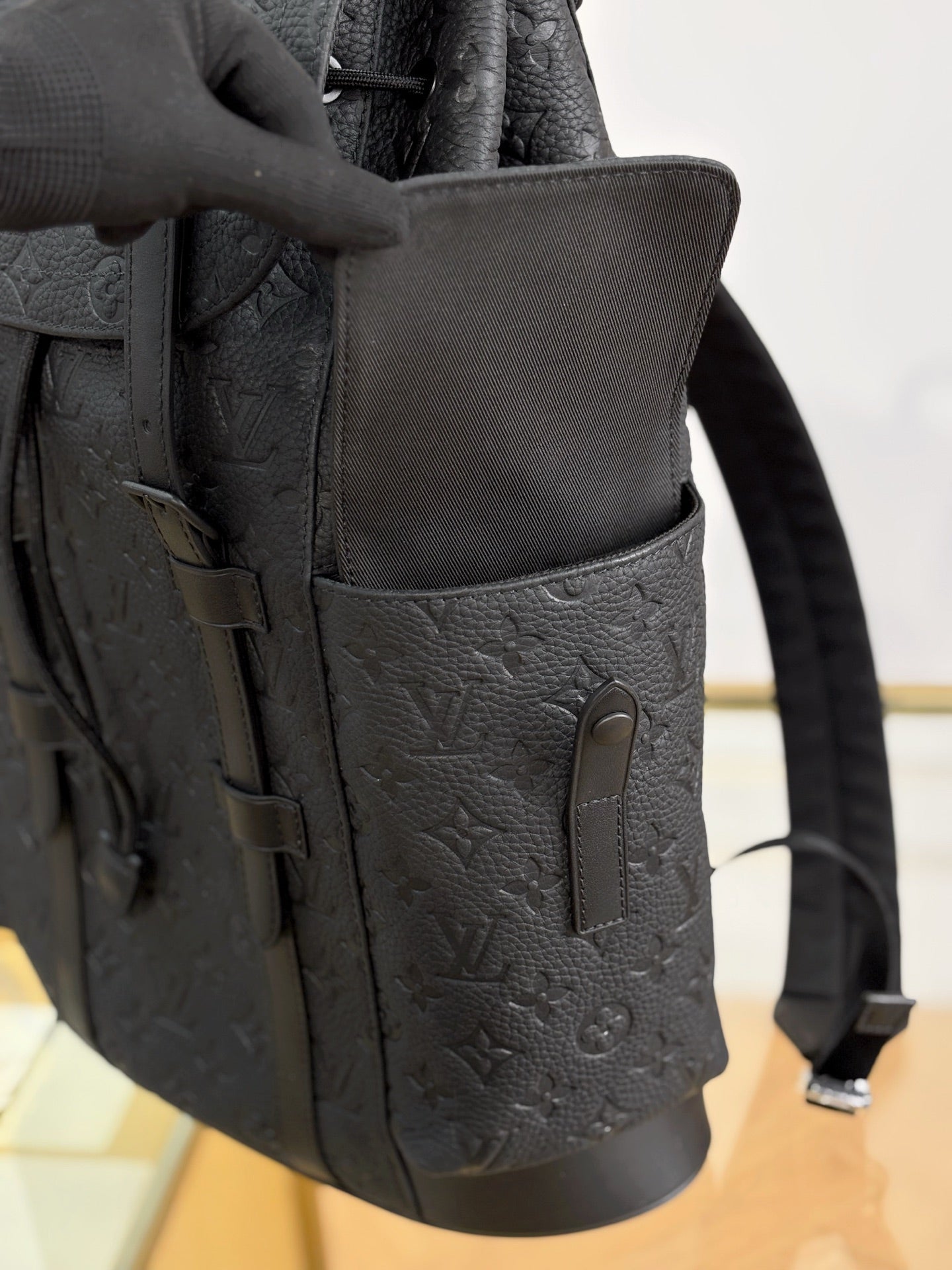 路L家-M55699 CHRISTOPHER 中型雙肩包-黑皮