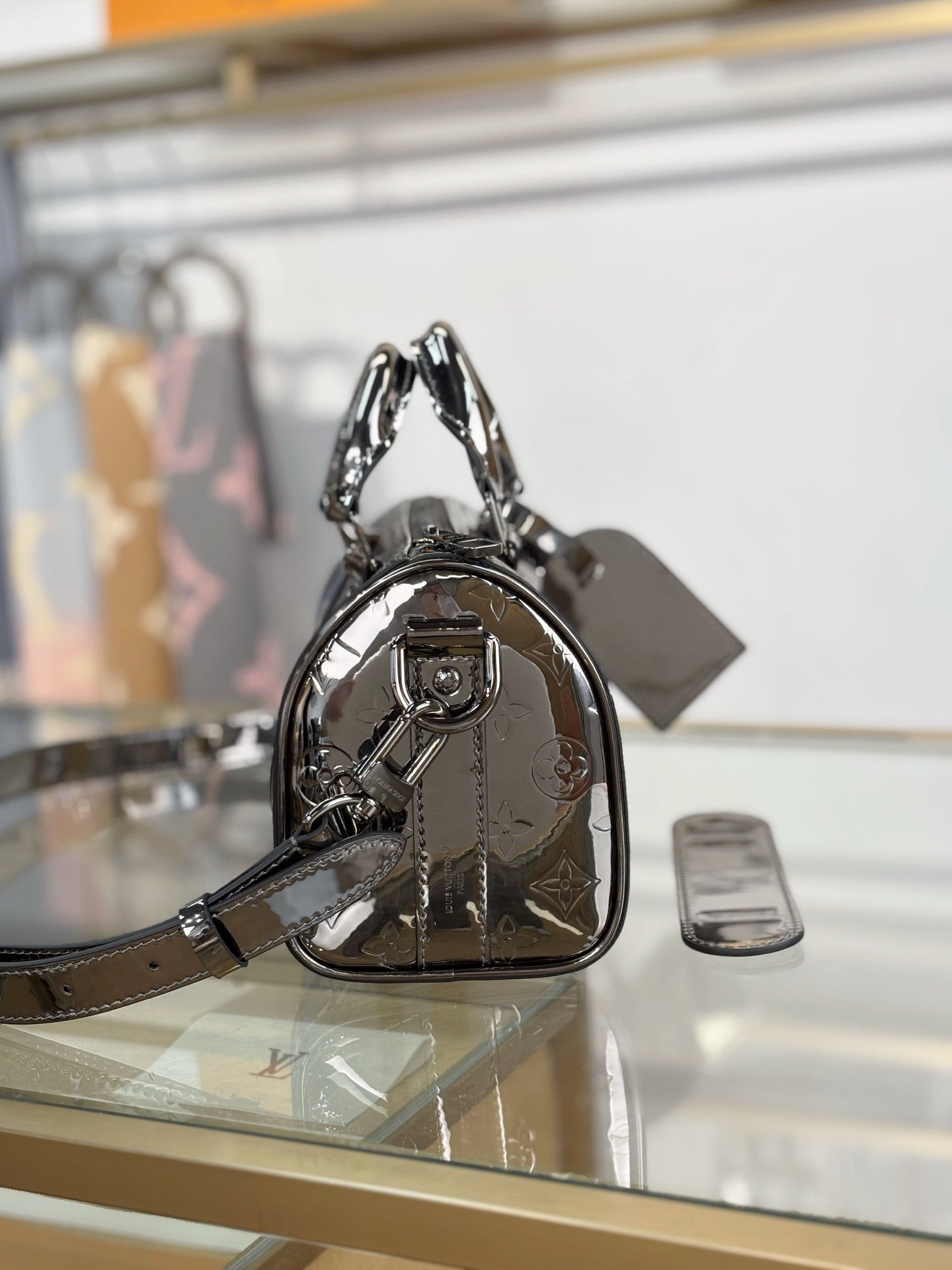 路L家-M26903 KEEPALL BANDOULIÈRE 25 手袋-銀色