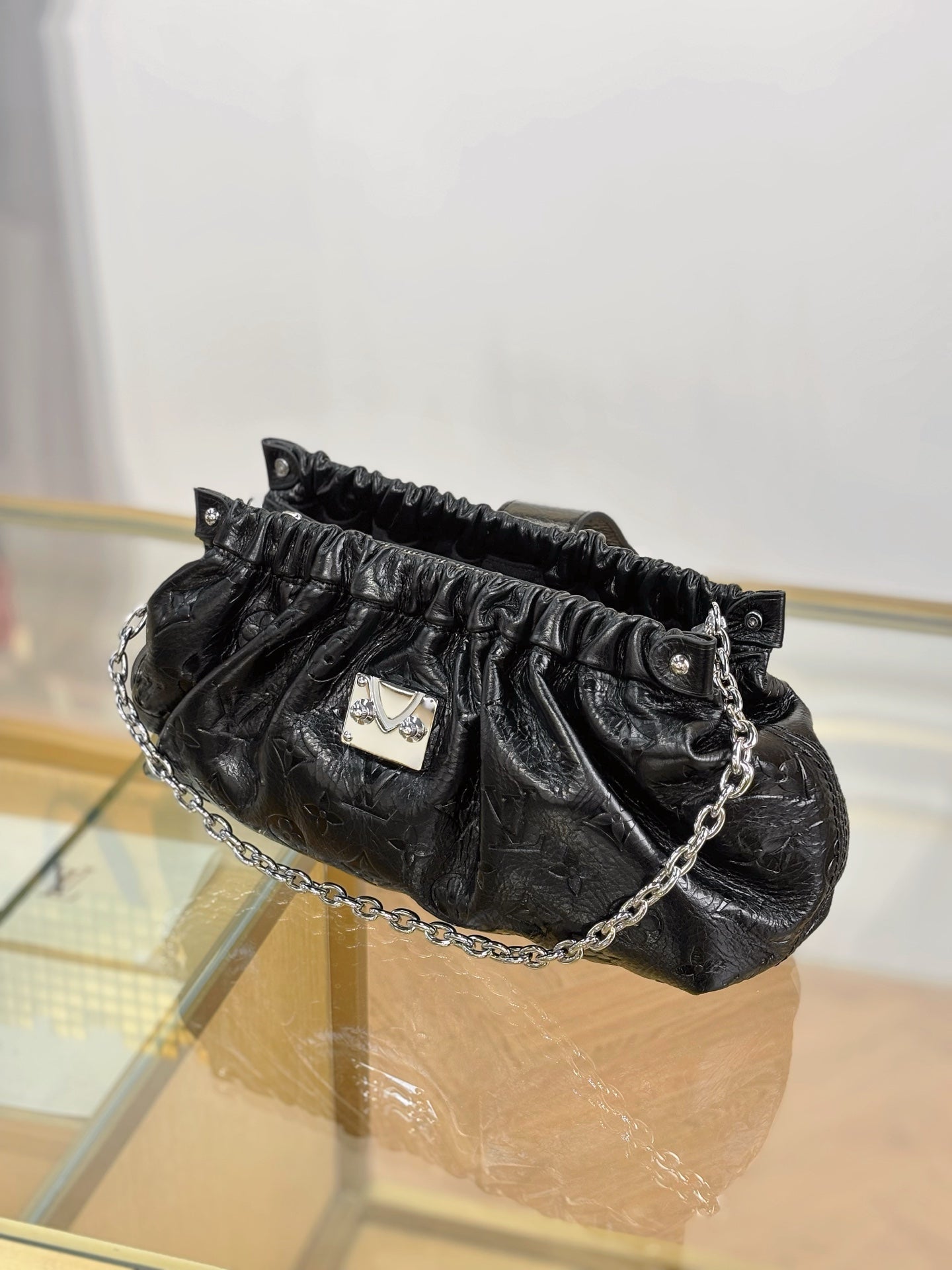 路L家-M27822 POCHETTE SLING 小手袋-黑色