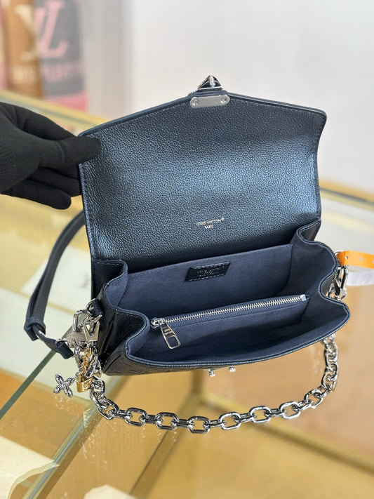 路L家-M26456 POCHETTE MÉTIS EAST WEST 手袋-珠光藍