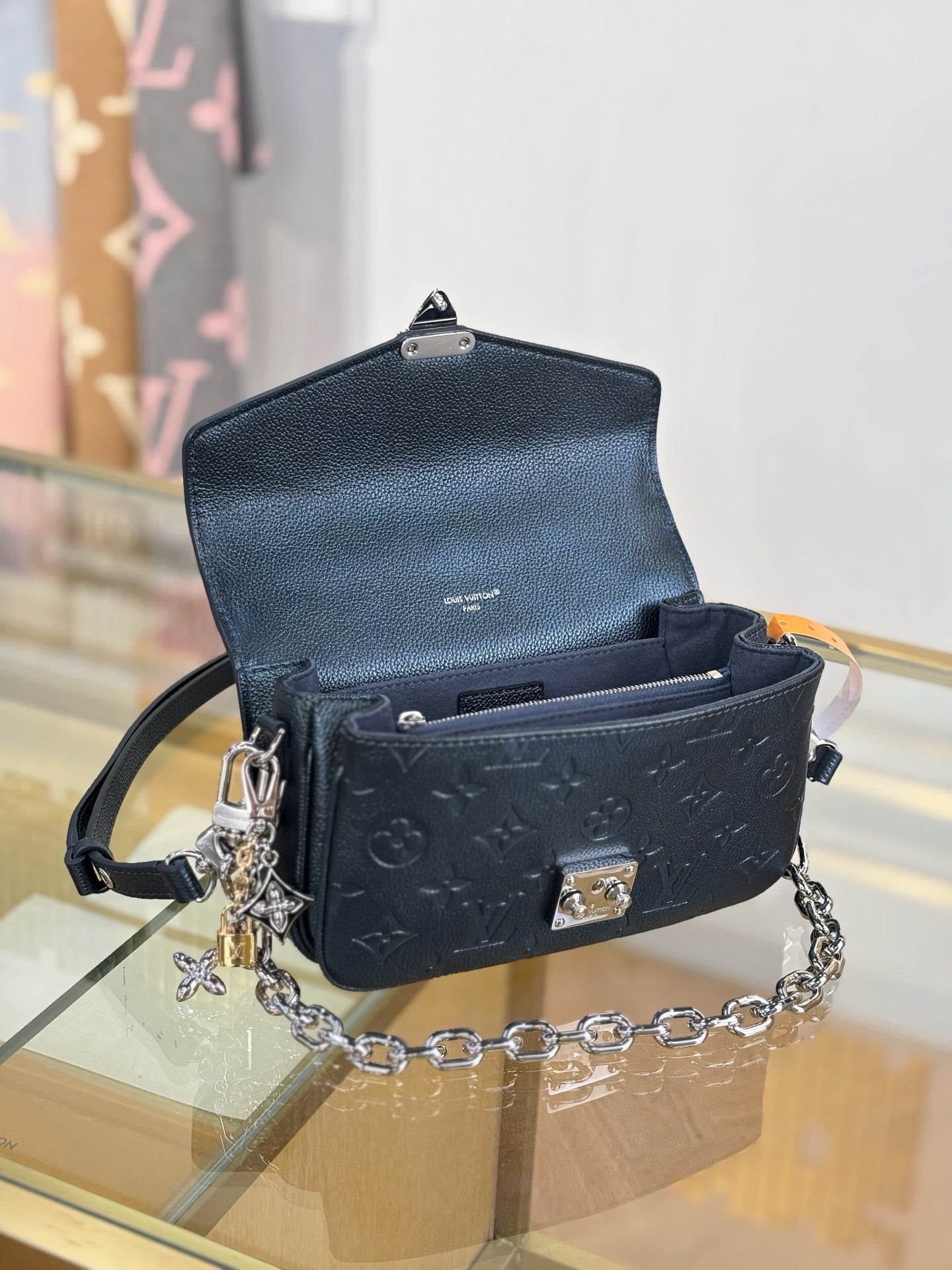 路L家-M26456 POCHETTE MÉTIS EAST WEST 手袋-珠光藍
