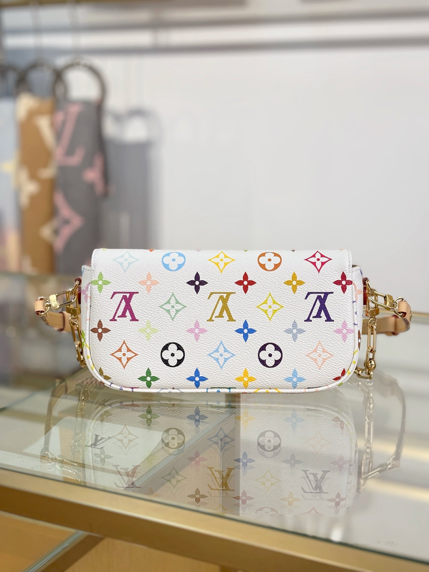 路L家-M27492 TM WALLET ON CHAIN IVY 手袋 白彩