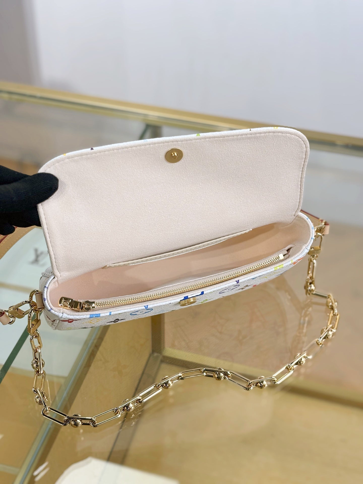 路L家-M27492 TM WALLET ON CHAIN IVY 手袋 白彩