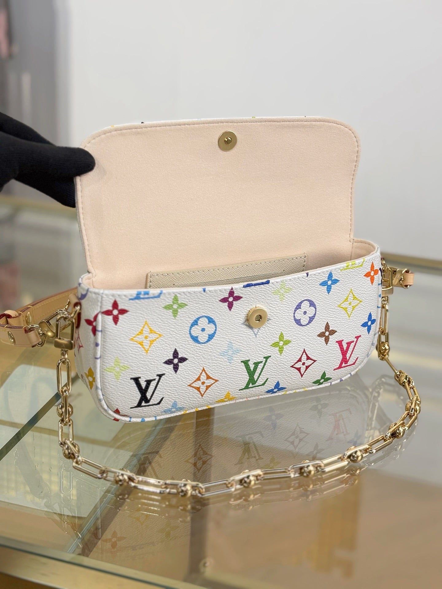 路L家-M27492 TM WALLET ON CHAIN IVY 手袋 白彩