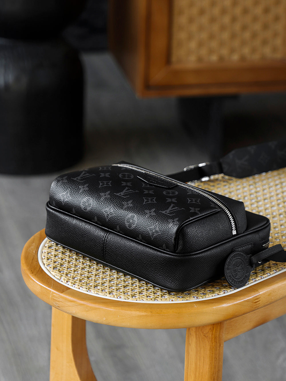 路L家-M30233 Outdoor 男士郵差包