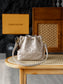 路L家-M26530 COUSSIN BUCKET手袋 小羊皮 杏色