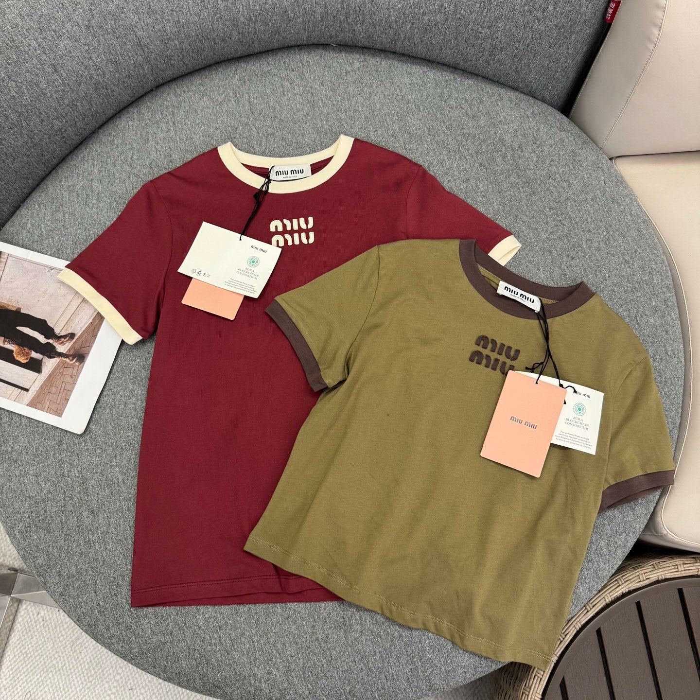 穆M家-26春夏系列撞色logo貼飾T 紅色