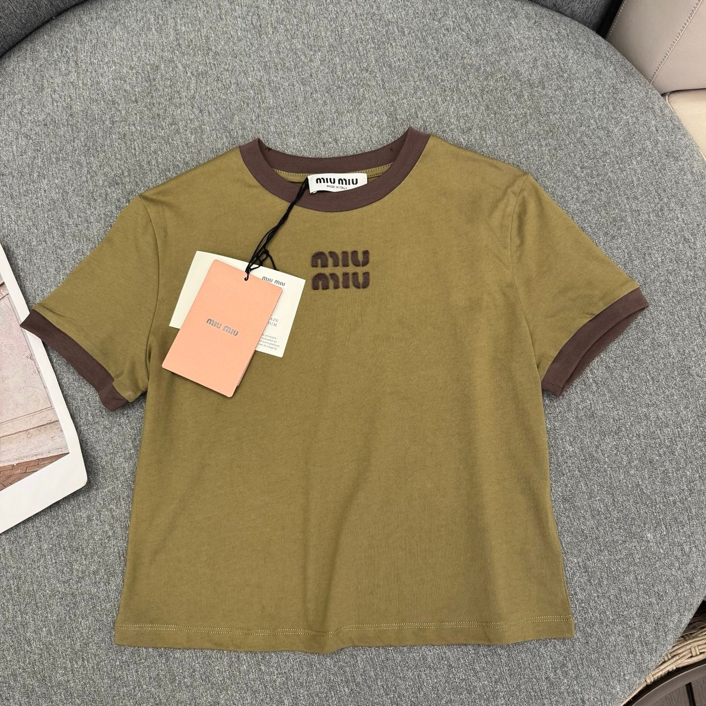 穆M家-26春夏系列撞色logo貼飾T 綠色