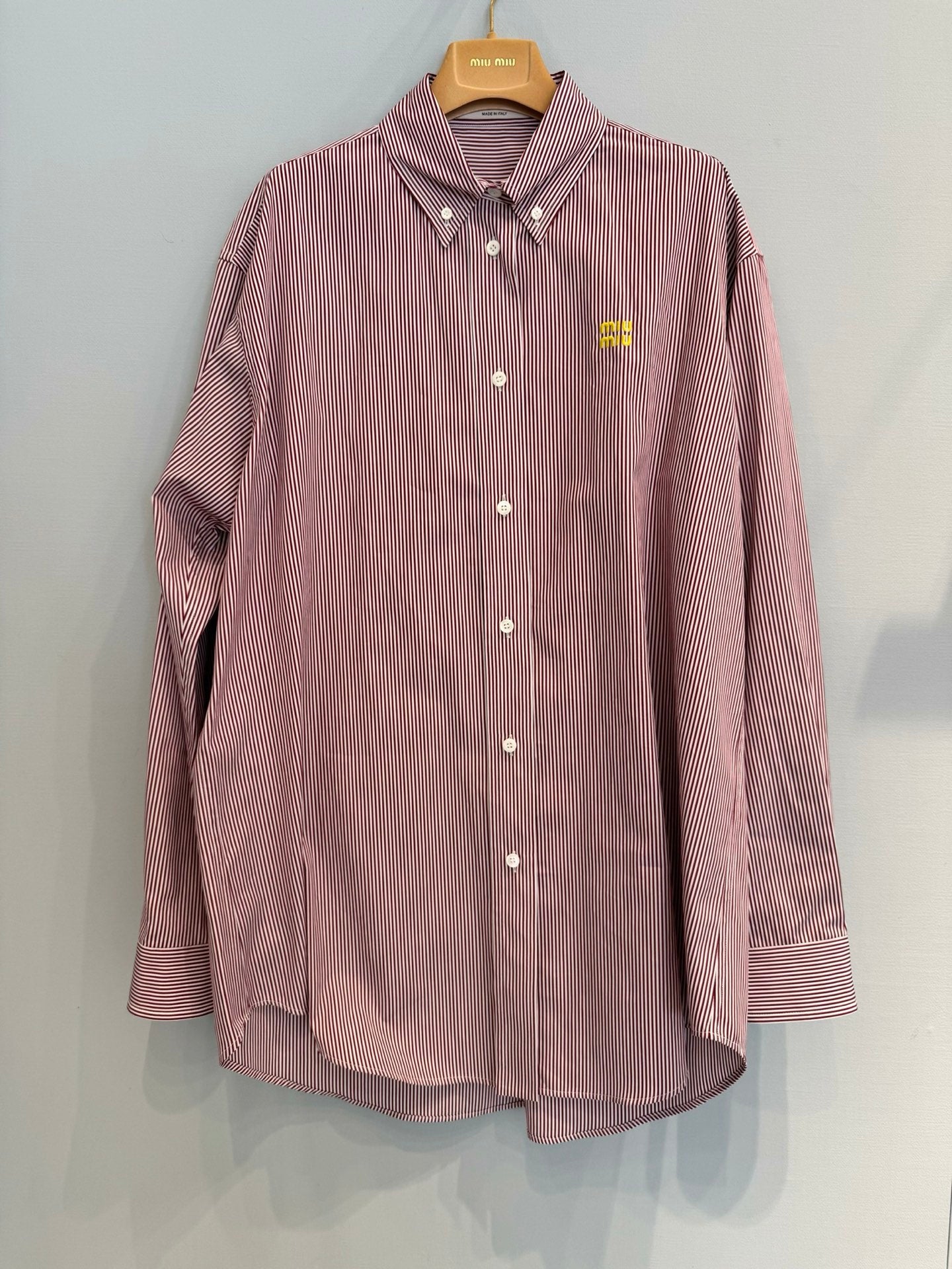 穆M家-26春夏系列紅條紋標誌刺繡男友風寬鬆襯衫