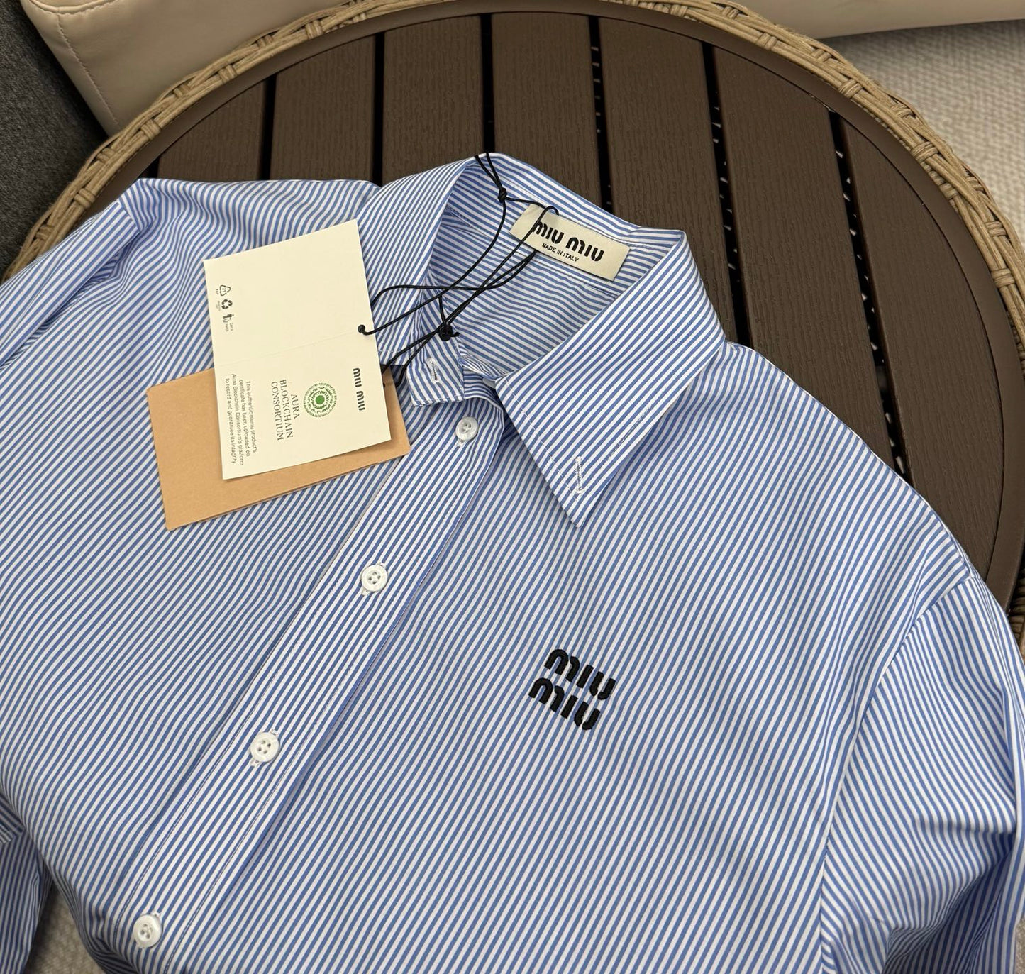 穆M家-26春夏系列藍條紋標誌刺繡男友風寬鬆襯衫