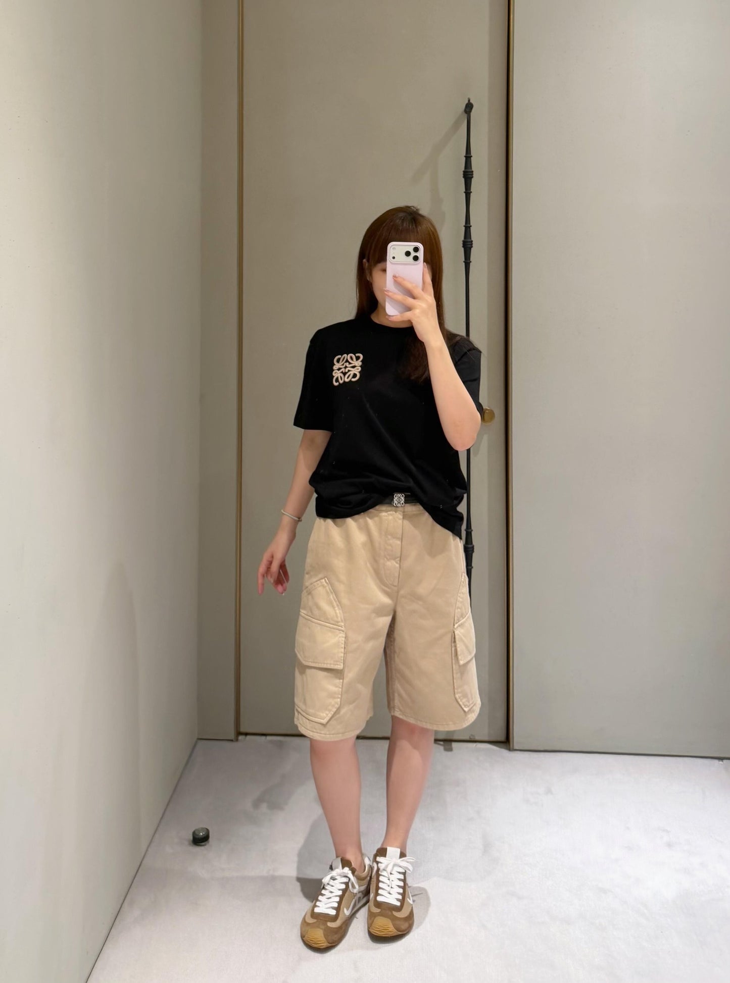 羅L家-26夏日漸變肌理刺繡寬鬆短T 黑色