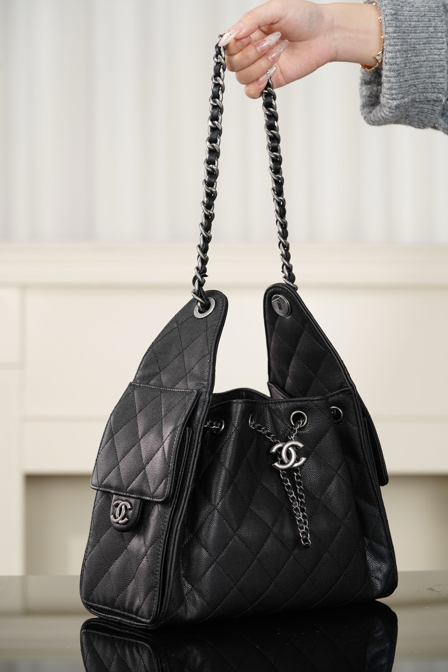 小香家-25S 25bag魚子醬抽繩水桶Hobo小號 黑色銀扣