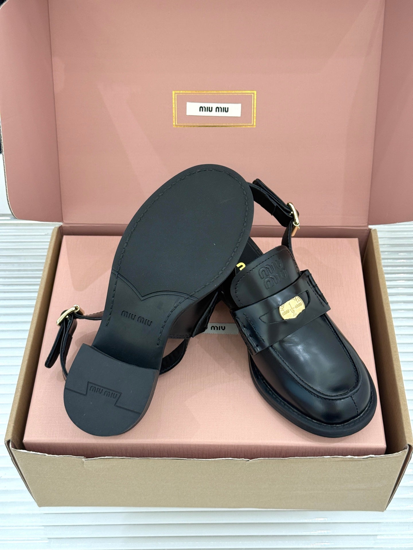 穆M家-260720錢幣低跟單鞋 黑色